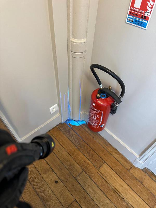 Test colorant UV fluorescéine – fuite colonne