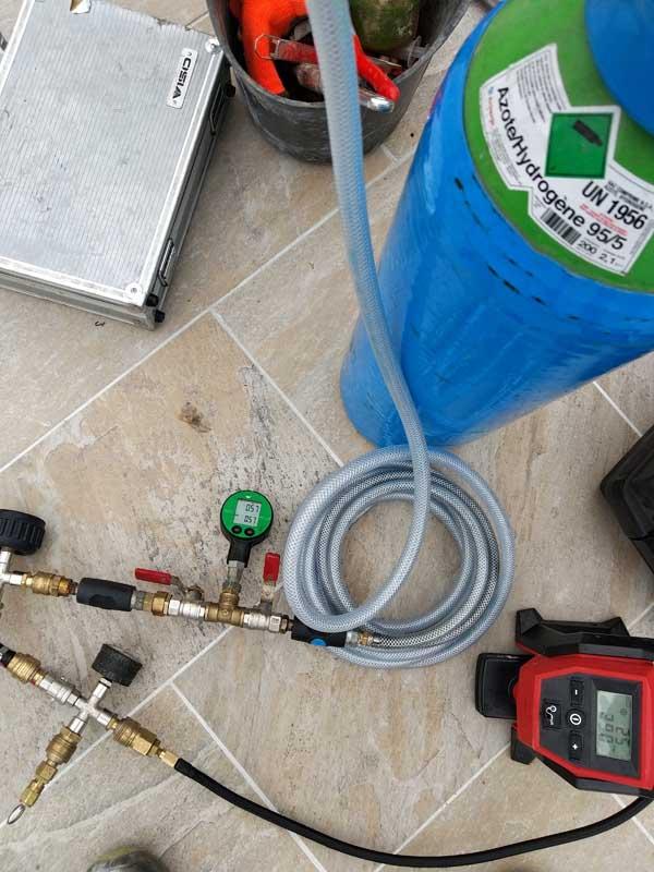 Bouteille azote hydrogène 95/5 et manomètre – recherche fuite gaz traceur